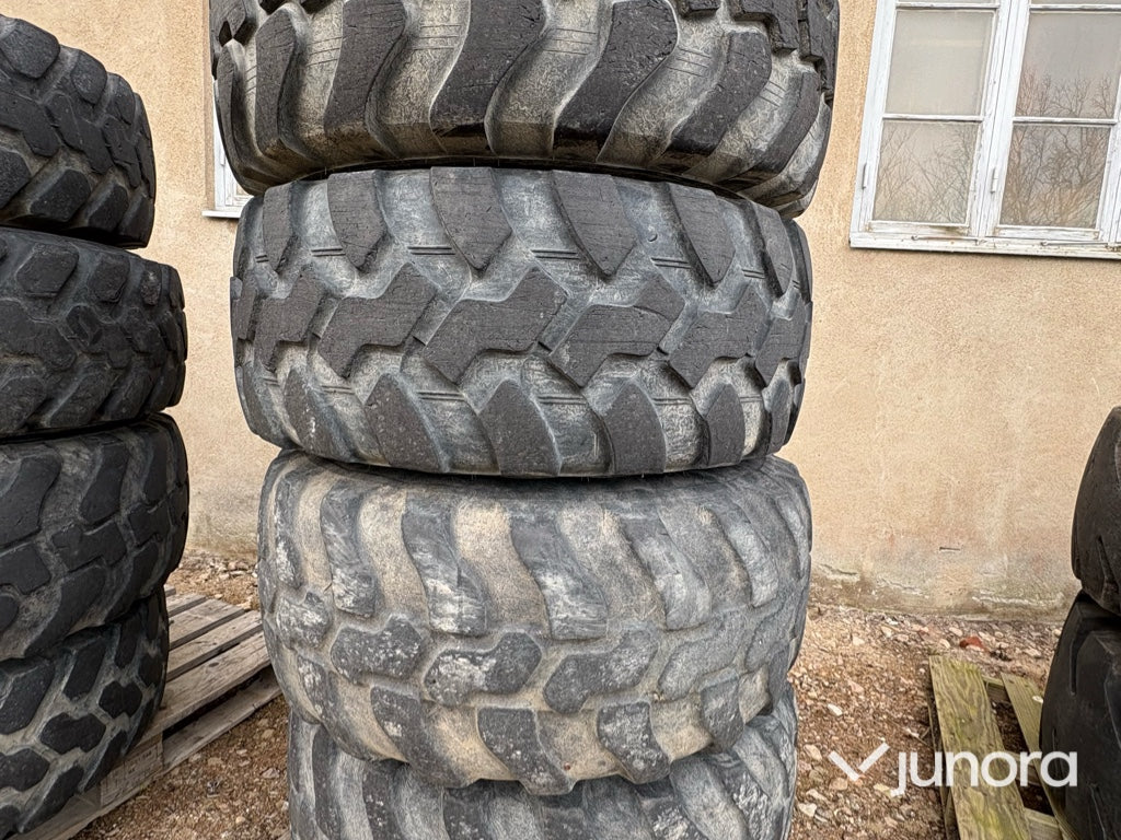 Entreprenaddäck - med fälg Alliance 405/70 R18