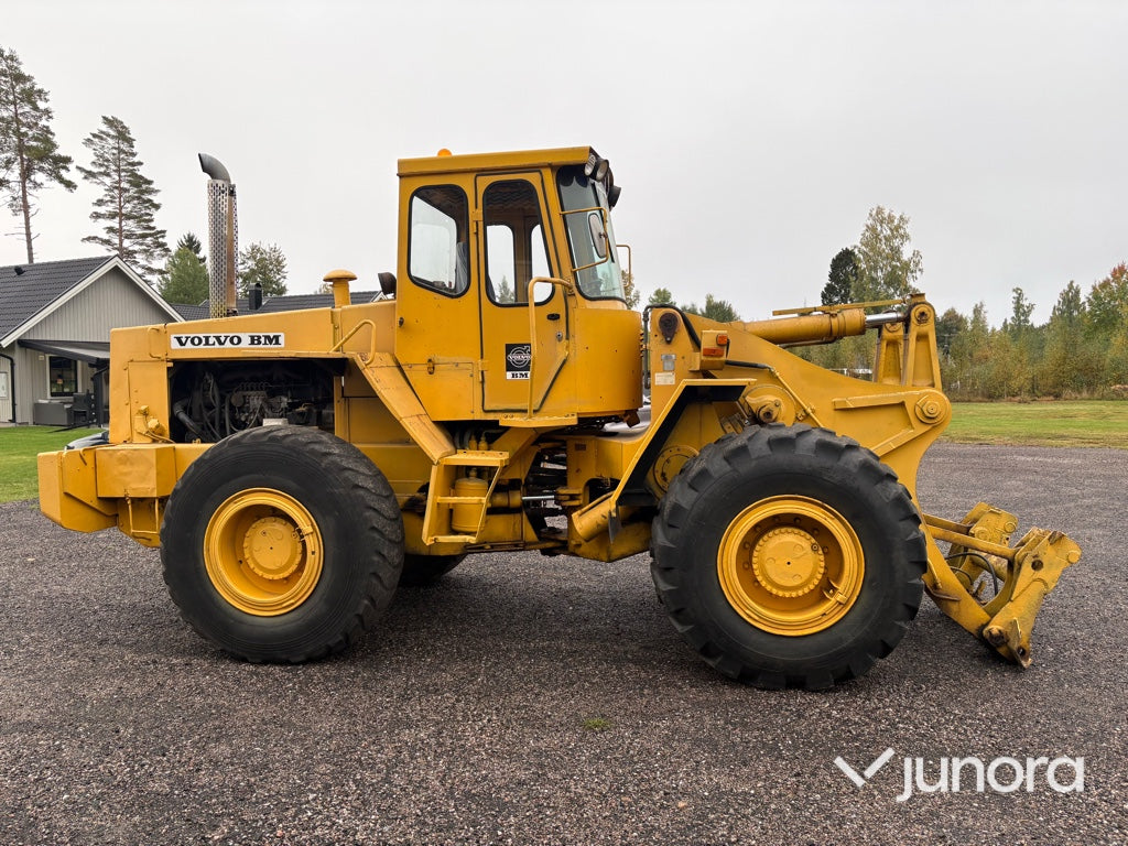 Hjullastare Volvo BM LM 1240 med redskap