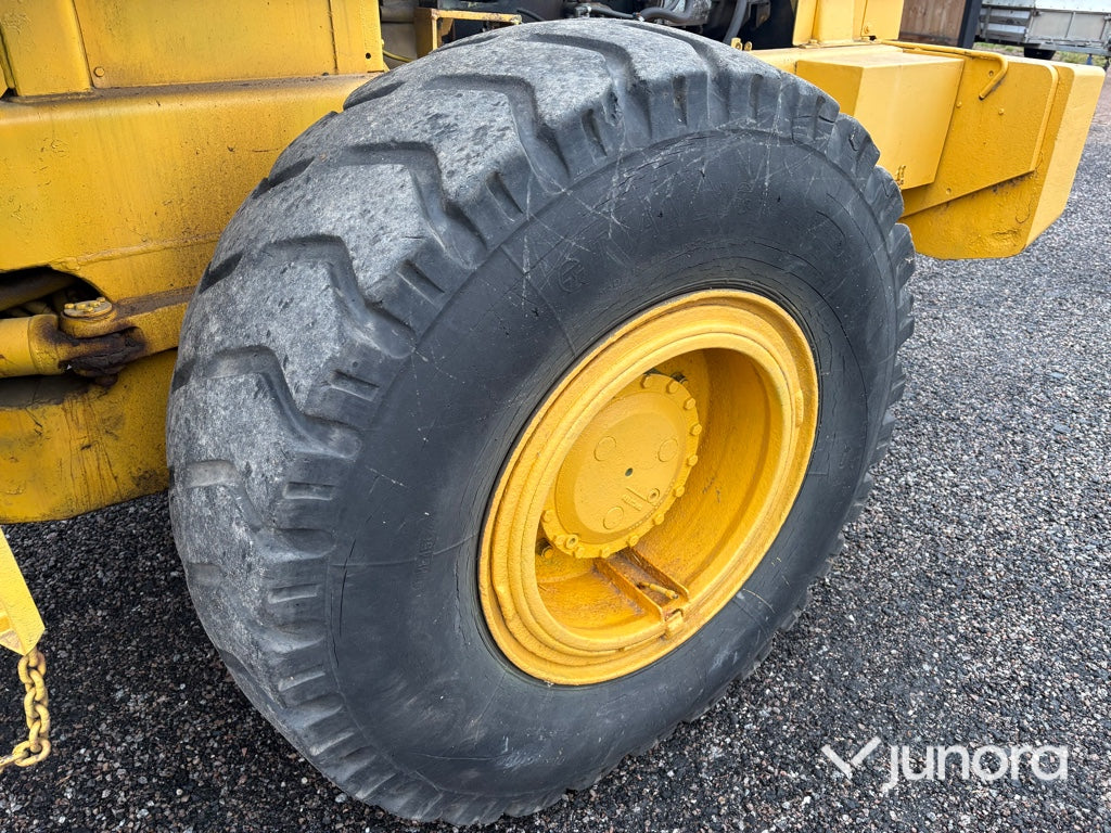 Hjullastare Volvo BM LM 1240 med redskap