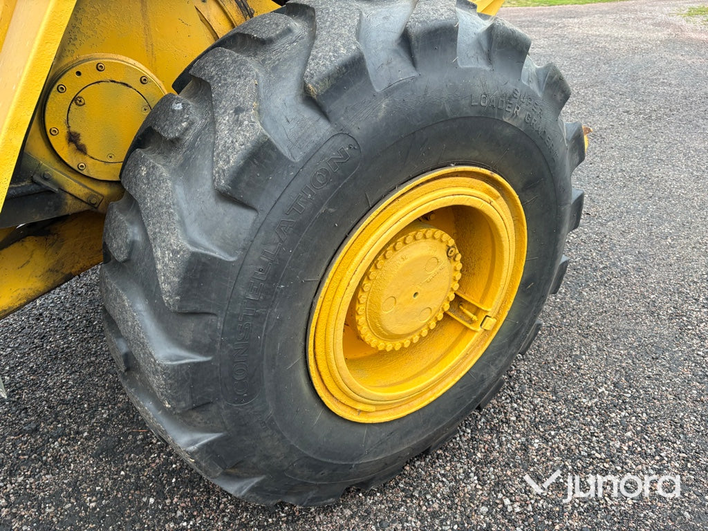 Hjullastare Volvo BM LM 1240 med redskap