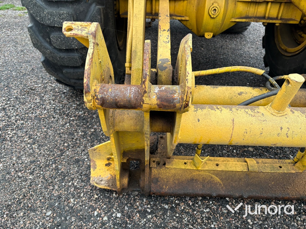 Hjullastare Volvo BM LM 1240 med redskap