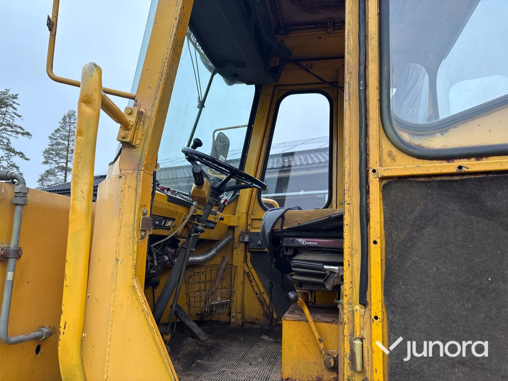 Hjullastare Volvo BM LM 1240 med redskap