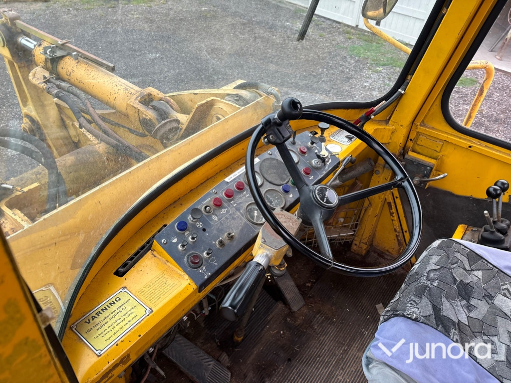 Hjullastare Volvo BM LM 1240 med redskap