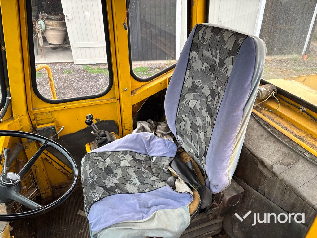 Hjullastare Volvo BM LM 1240 med redskap
