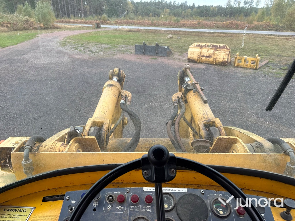 Hjullastare Volvo BM LM 1240 med redskap