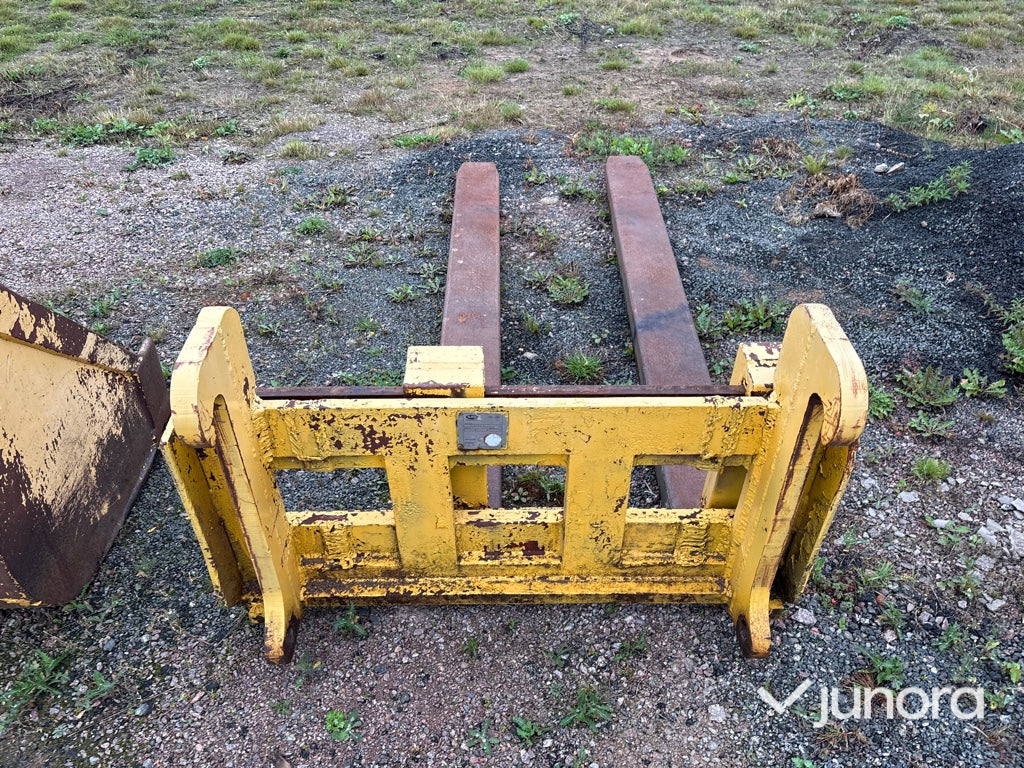 Hjullastare Volvo BM LM 1240 med redskap