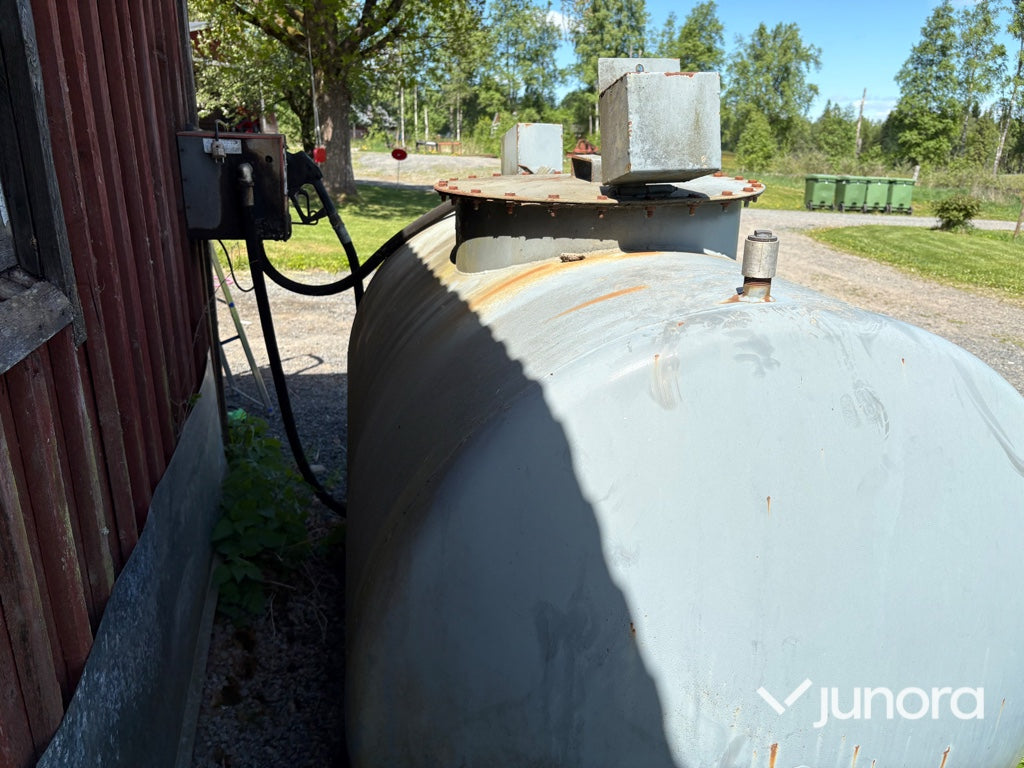 Dieseltank med pump - 1700L