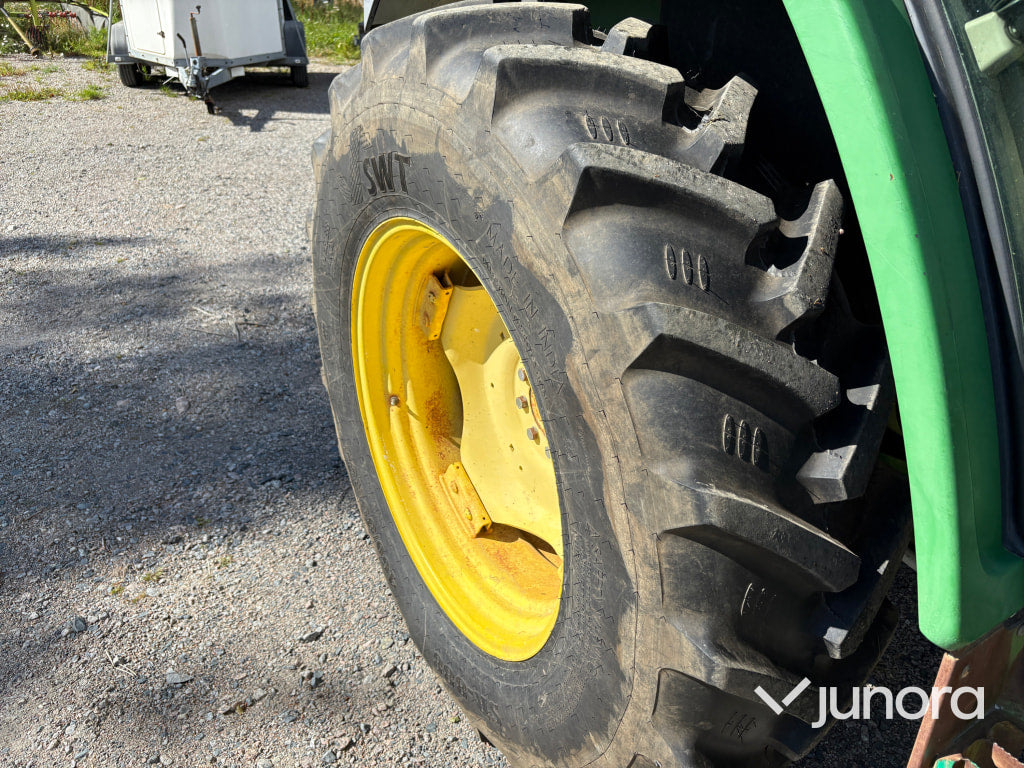 John Deere 6010