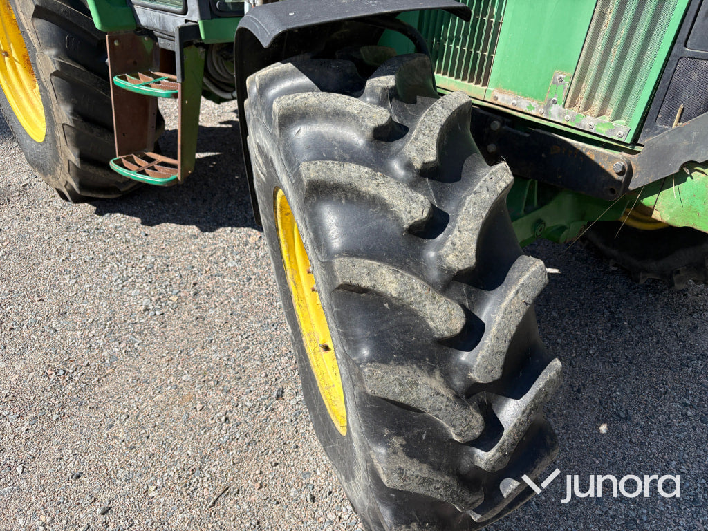 John Deere 6010