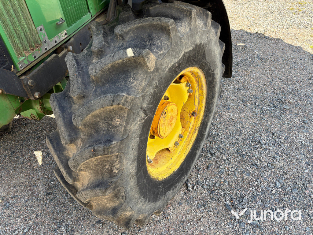 John Deere 6010