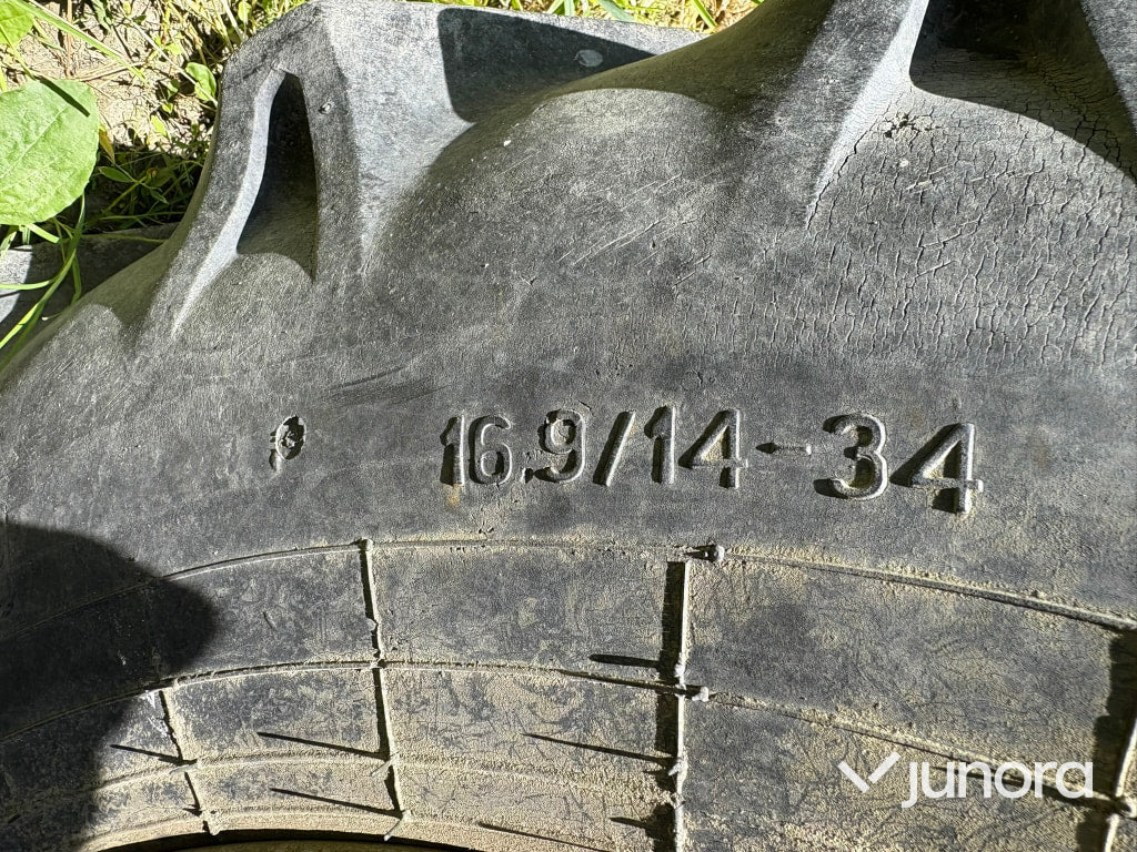 Traktor Massey Ferguson 178 med Frontlastare