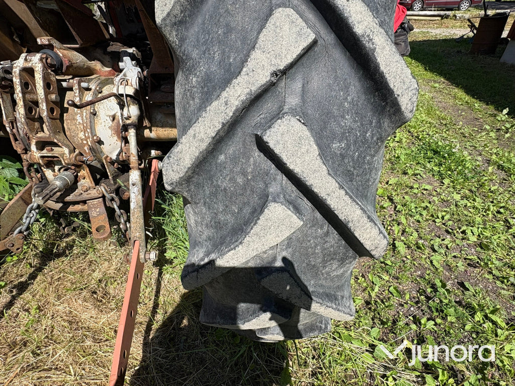 Traktor Massey Ferguson 178 med Frontlastare