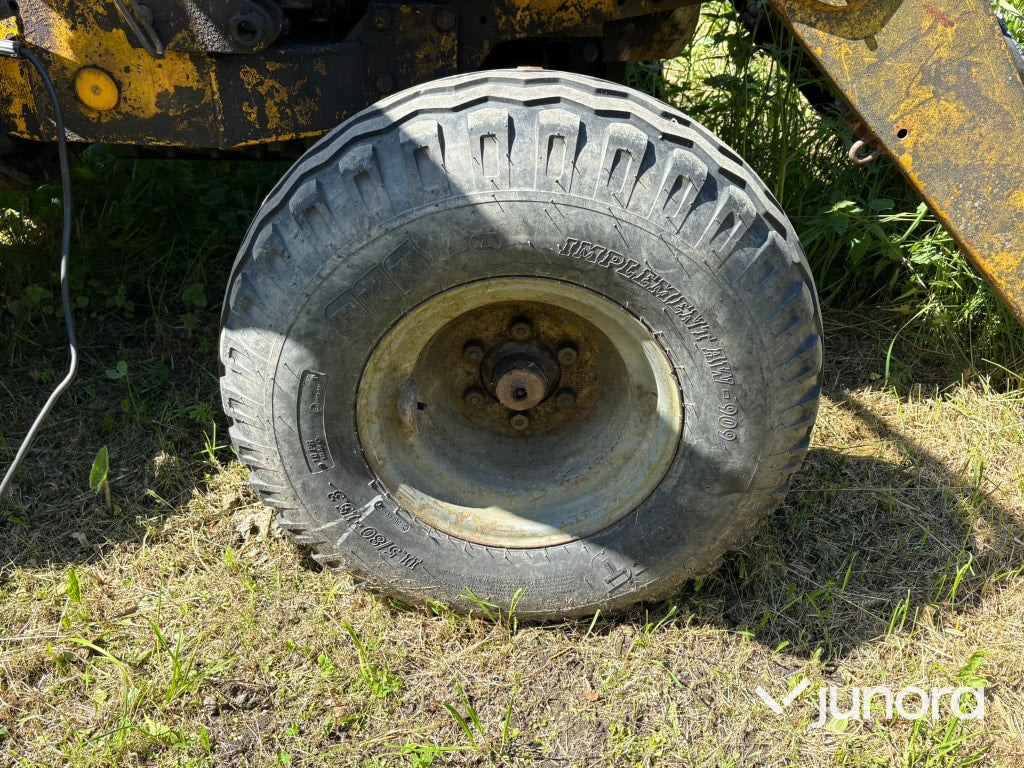 Traktor Massey Ferguson 178 med Frontlastare