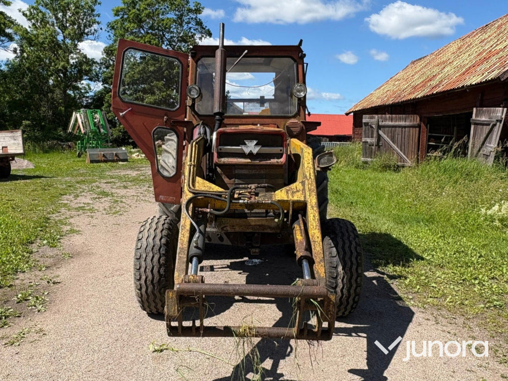 Traktor Massey Ferguson 178 med Frontlastare