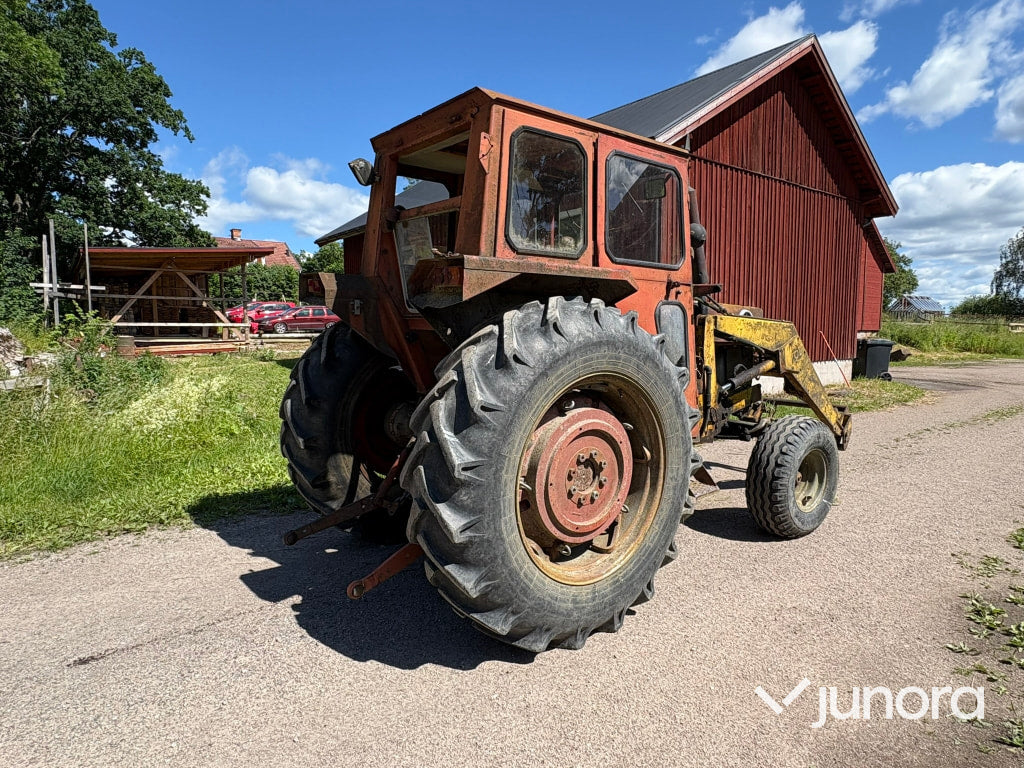 Traktor Massey Ferguson 178 med Frontlastare