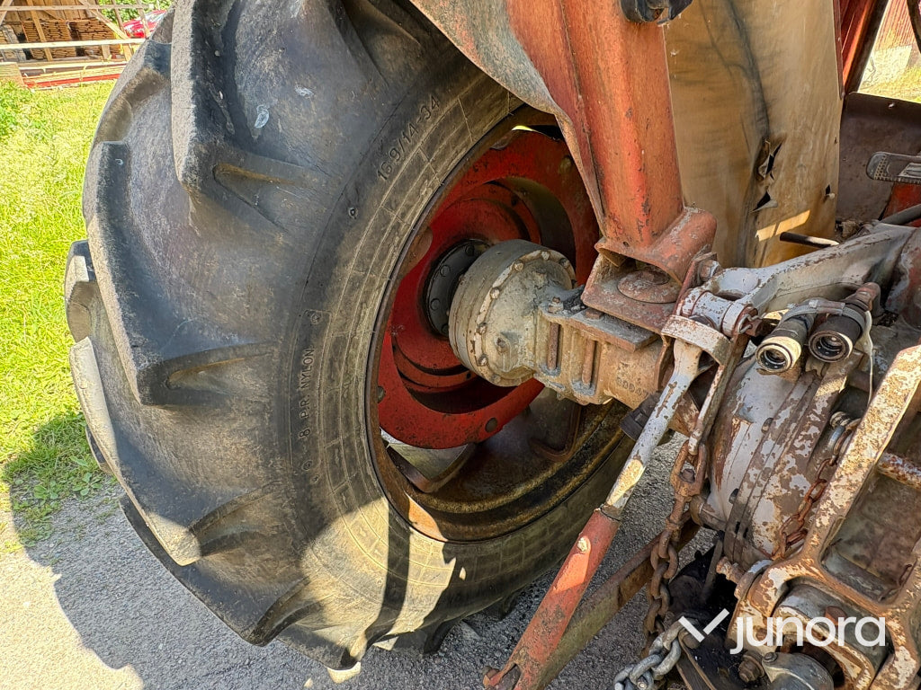 Traktor Massey Ferguson 178 med Frontlastare