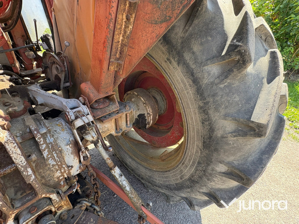 Traktor Massey Ferguson 178 med Frontlastare
