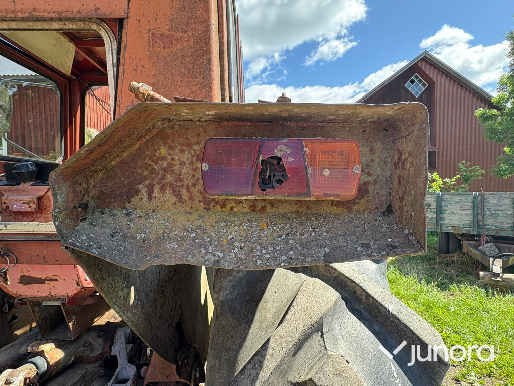 Traktor Massey Ferguson 178 med Frontlastare