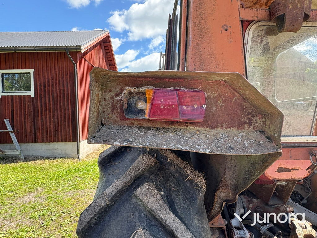 Traktor Massey Ferguson 178 med Frontlastare