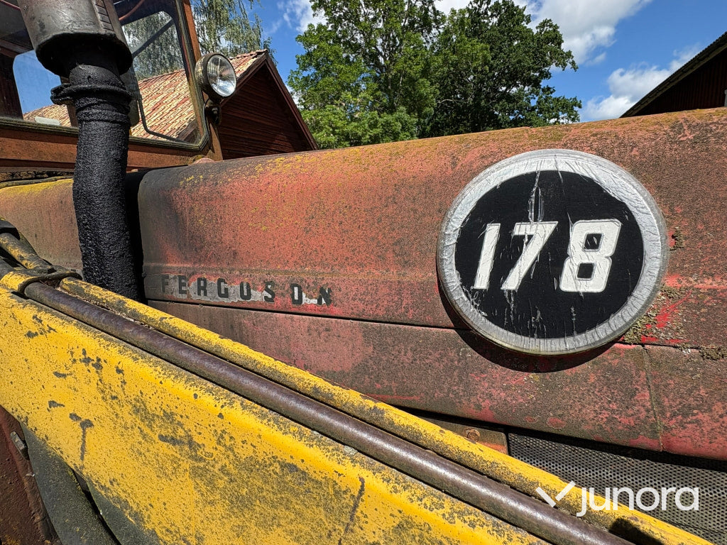 Traktor Massey Ferguson 178 med Frontlastare