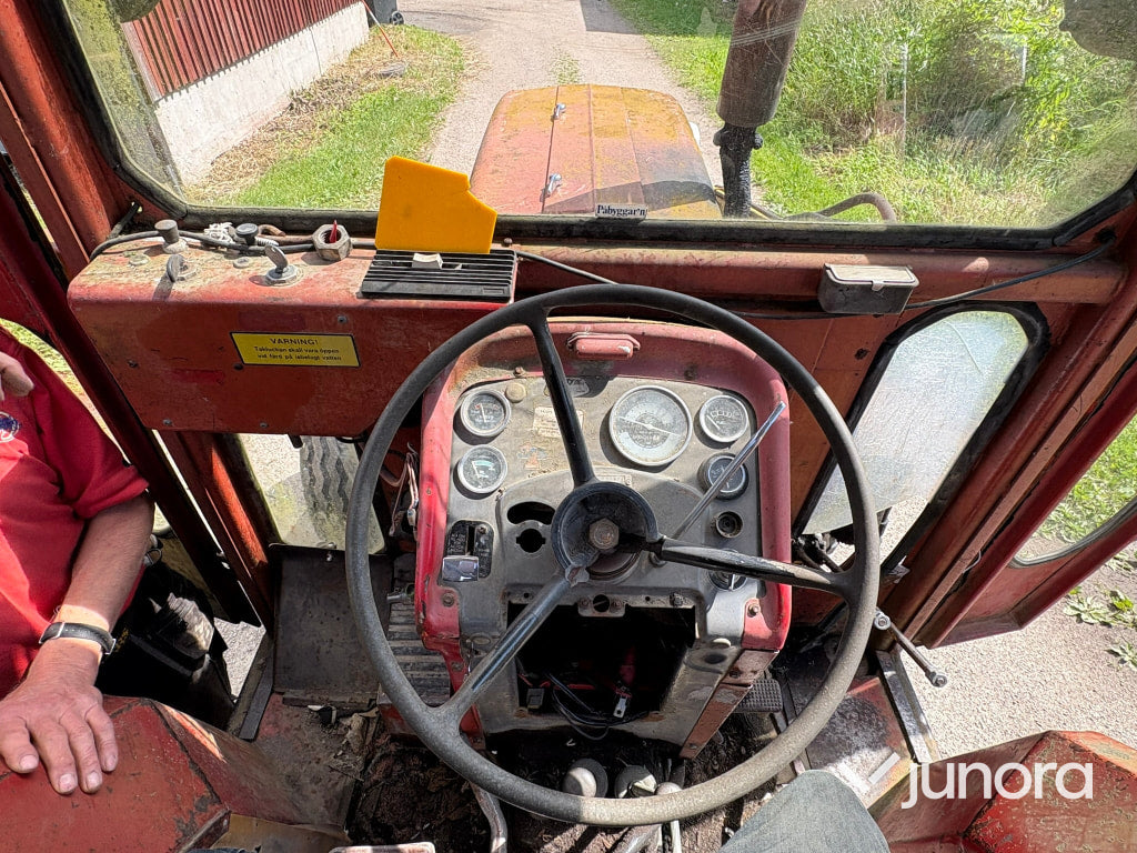 Traktor Massey Ferguson 178 med Frontlastare