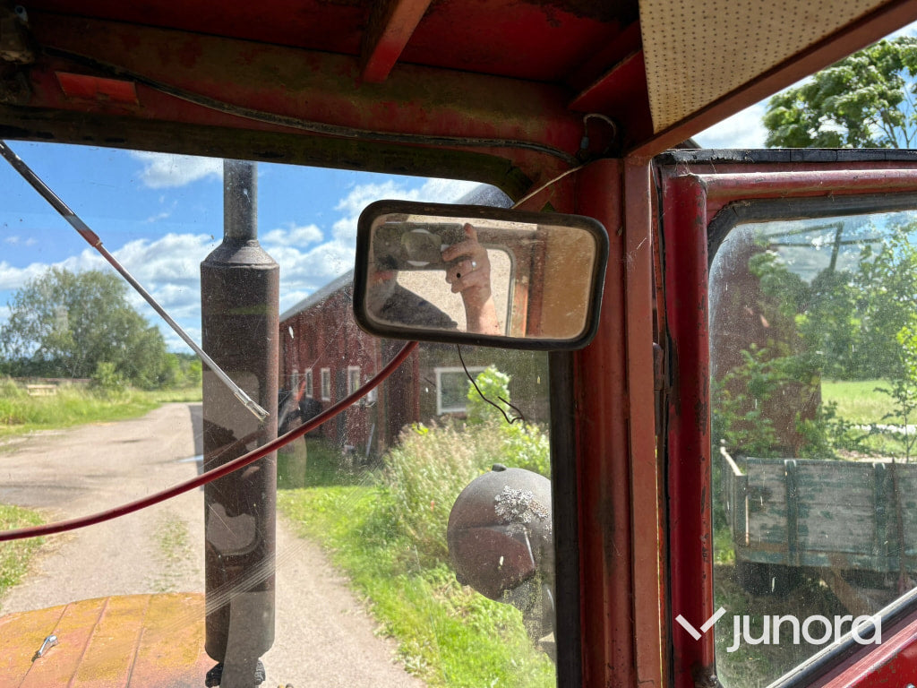 Traktor Massey Ferguson 178 med Frontlastare