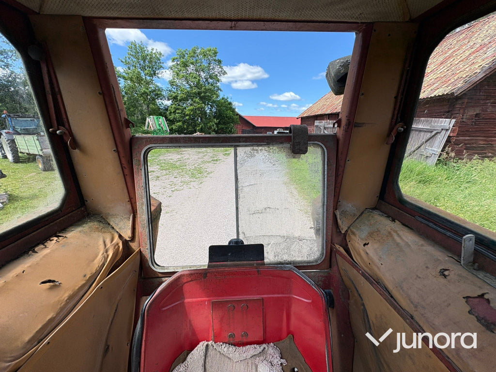Traktor Massey Ferguson 178 med Frontlastare