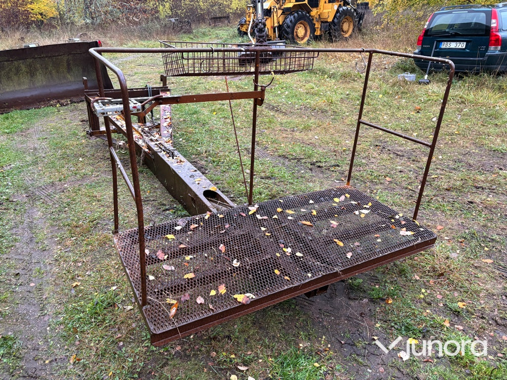 Hydraulisk teleskoparm med arbetskorg Stora BM