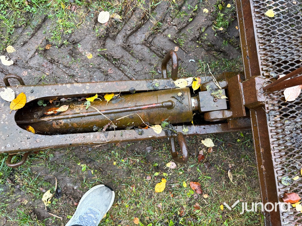 Hydraulisk teleskoparm med arbetskorg Stora BM
