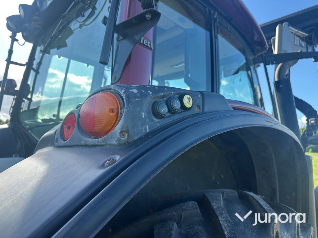 Traktor med lastare - Valtra, N113