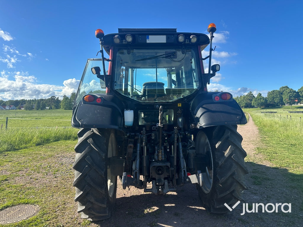 Traktor med lastare - Valtra, N113
