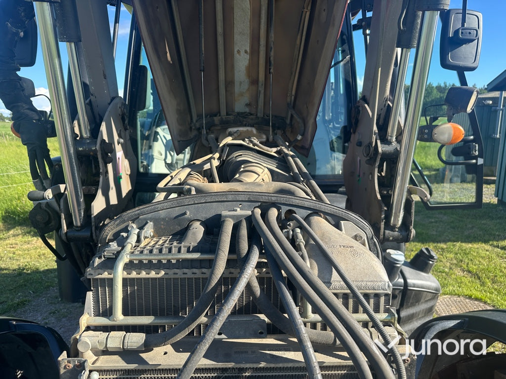 Traktor med lastare - Valtra, N113