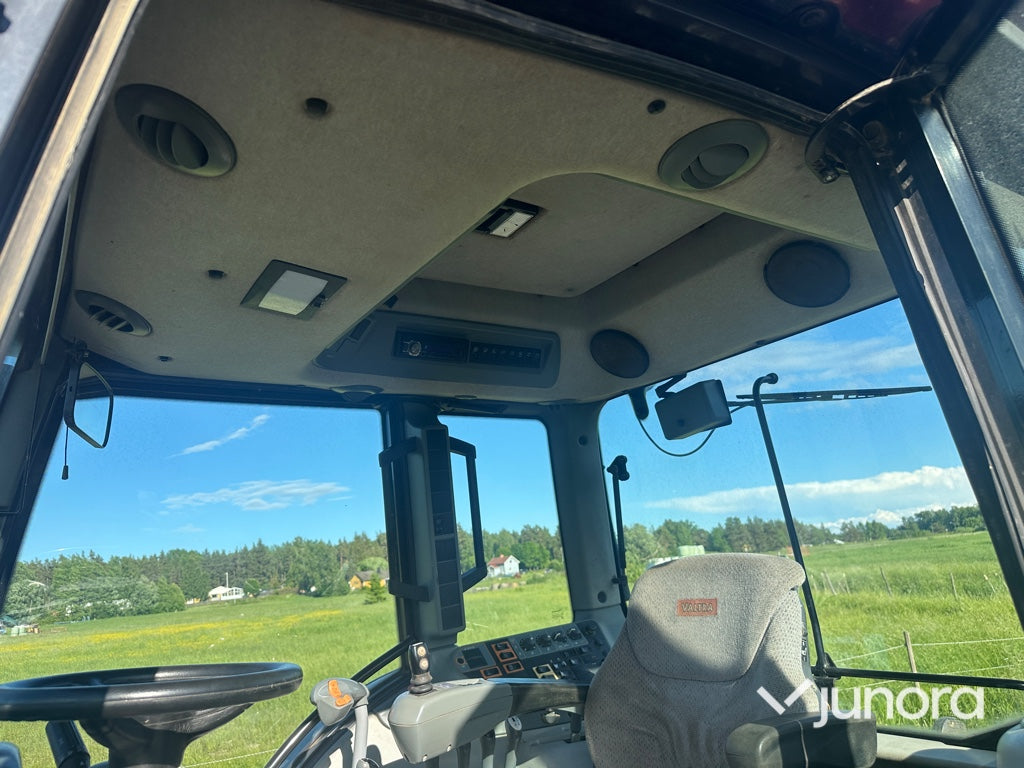 Traktor med lastare - Valtra, N113