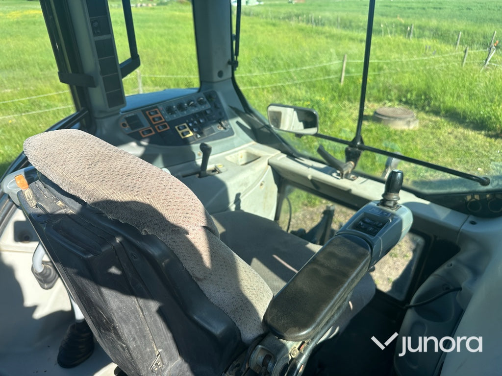 Traktor med lastare - Valtra, N113