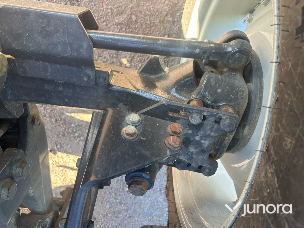 Traktor med lastare - Valtra, N113