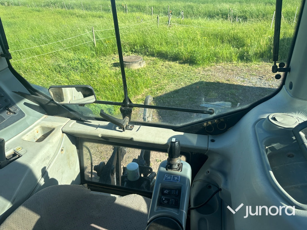 Traktor med lastare - Valtra, N113