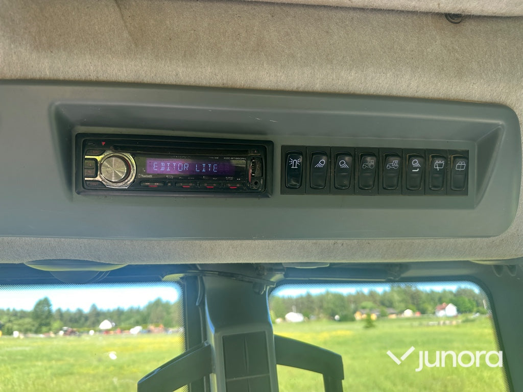 Traktor med lastare - Valtra, N113