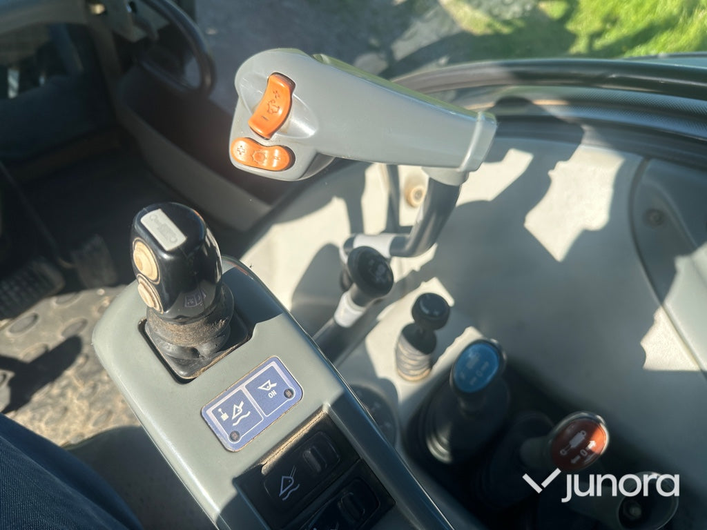 Traktor med lastare - Valtra, N113