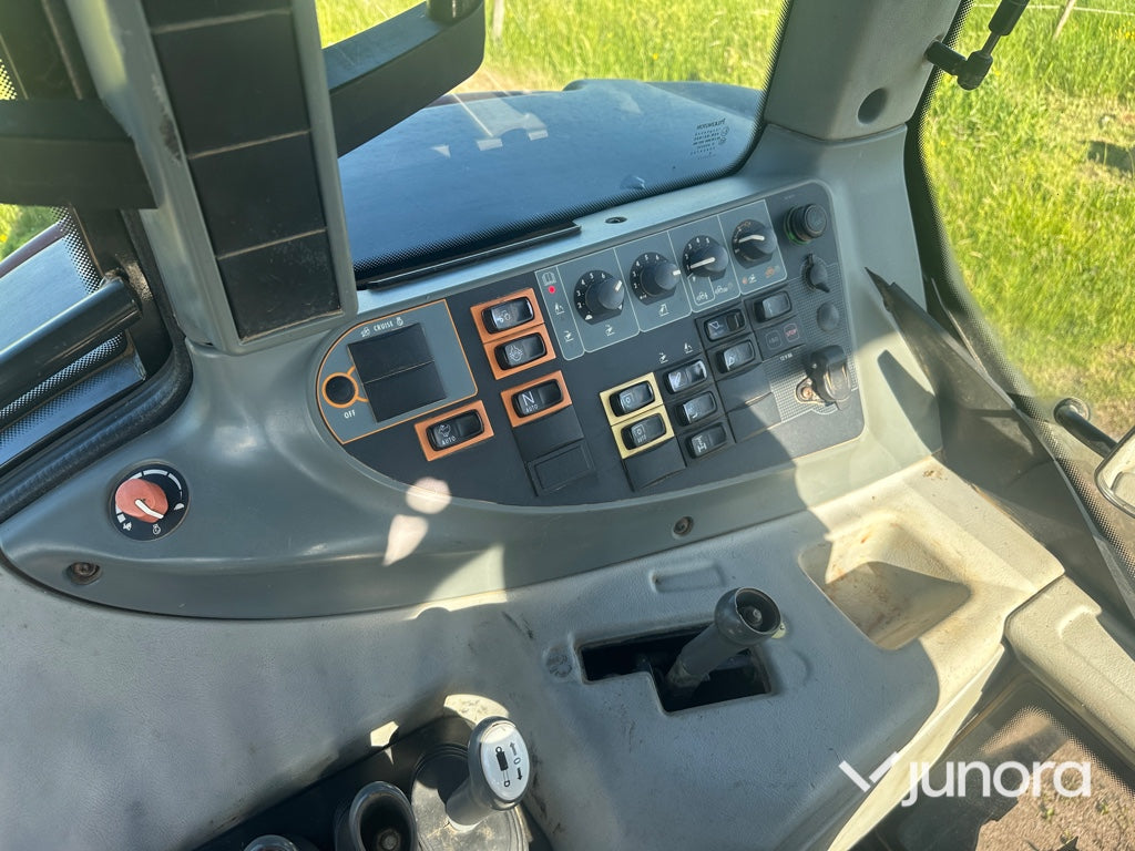 Traktor med lastare - Valtra, N113