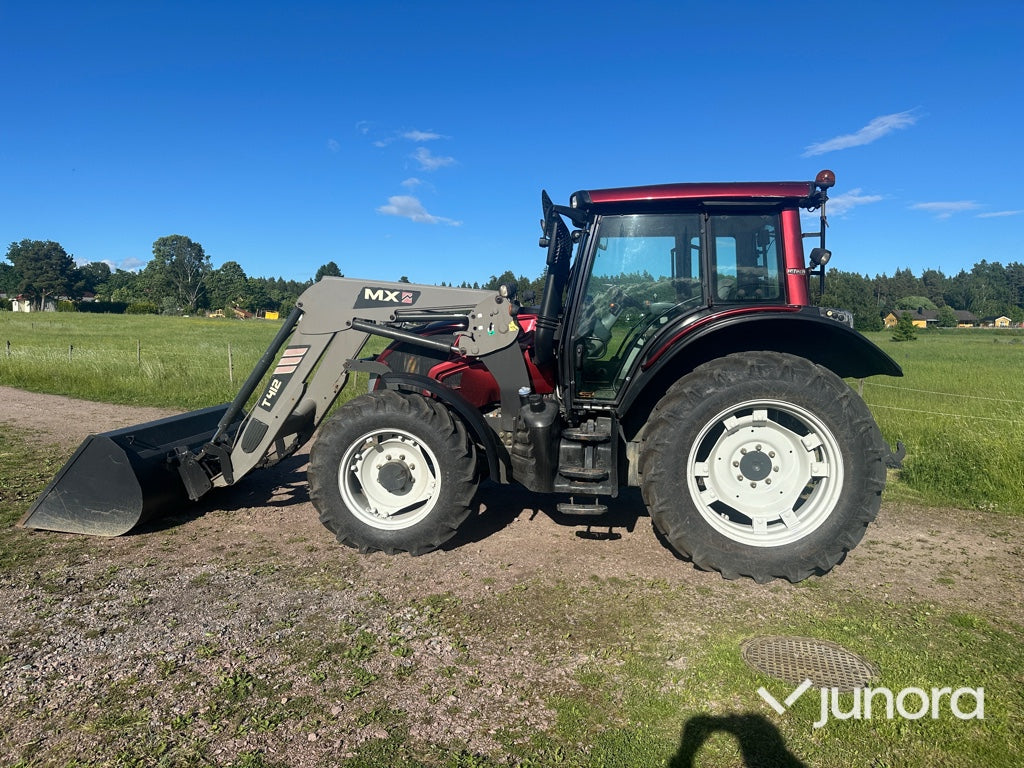 Traktor med lastare - Valtra, N113
