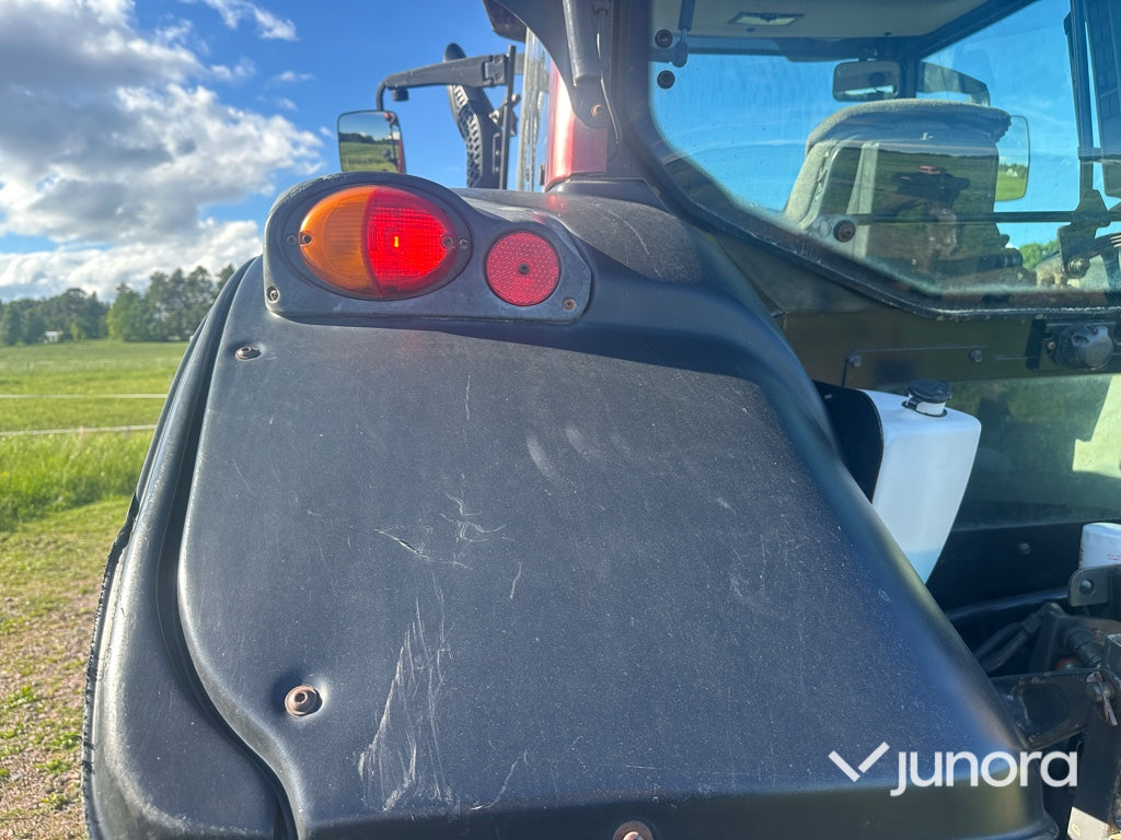 Traktor med lastare - Valtra, N113