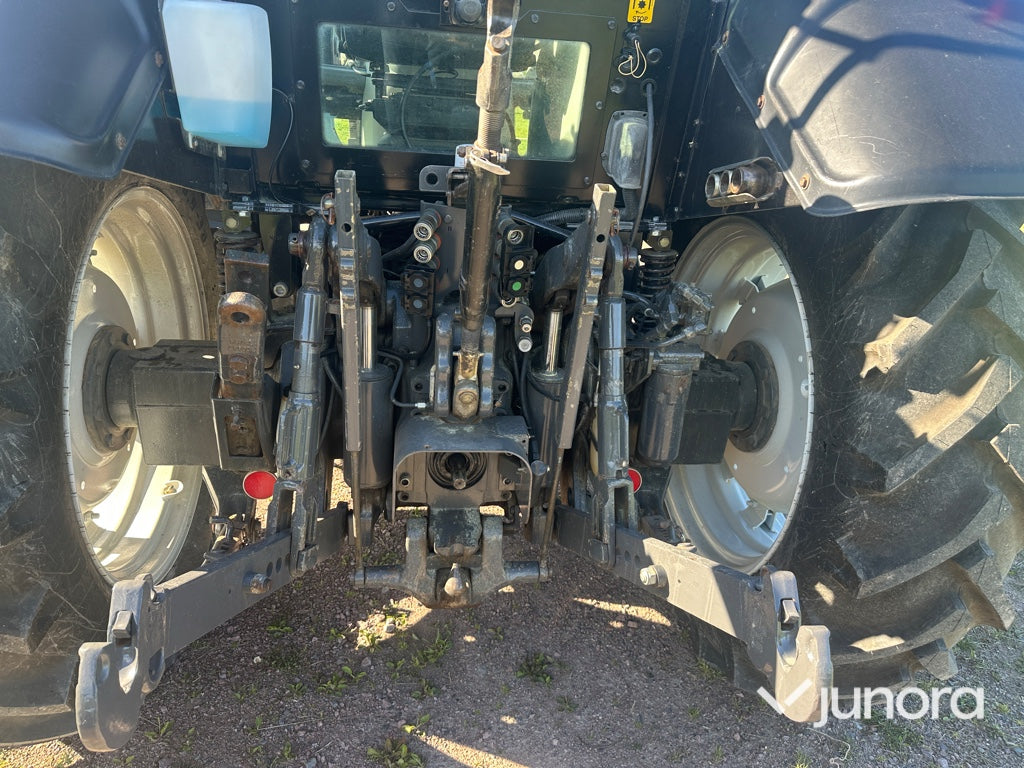 Traktor med lastare - Valtra, N113