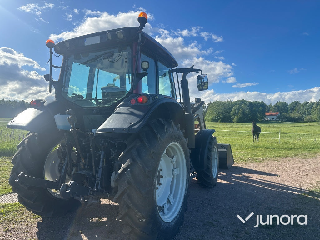 Traktor med lastare - Valtra, N113