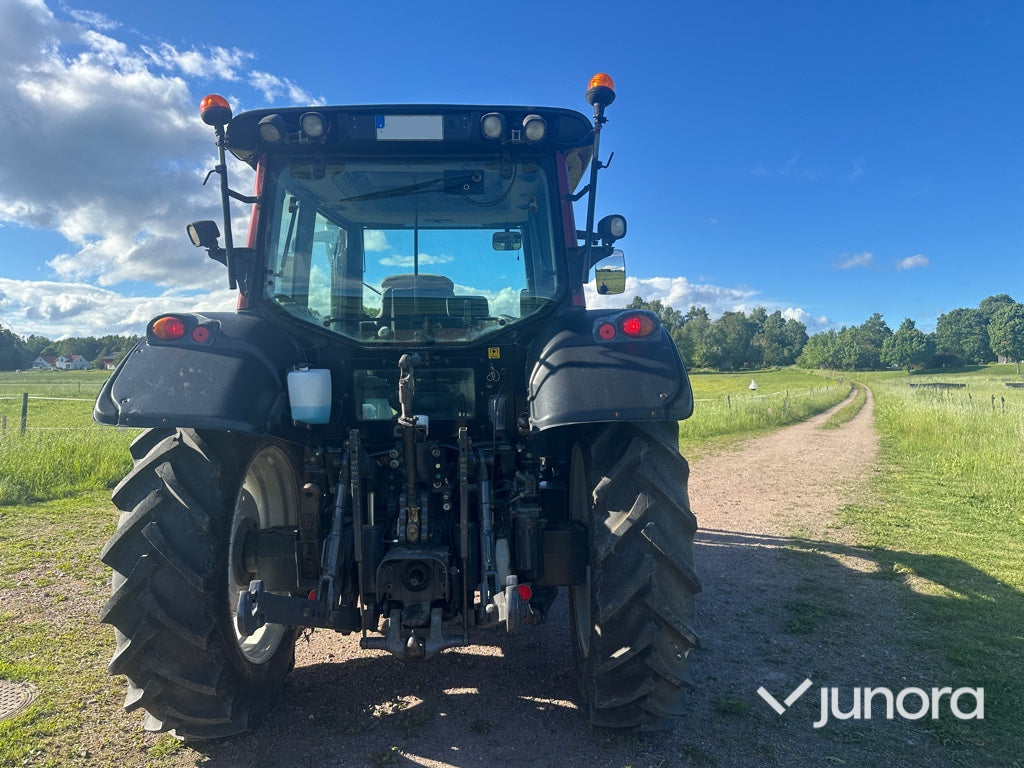 Traktor med lastare - Valtra, N113
