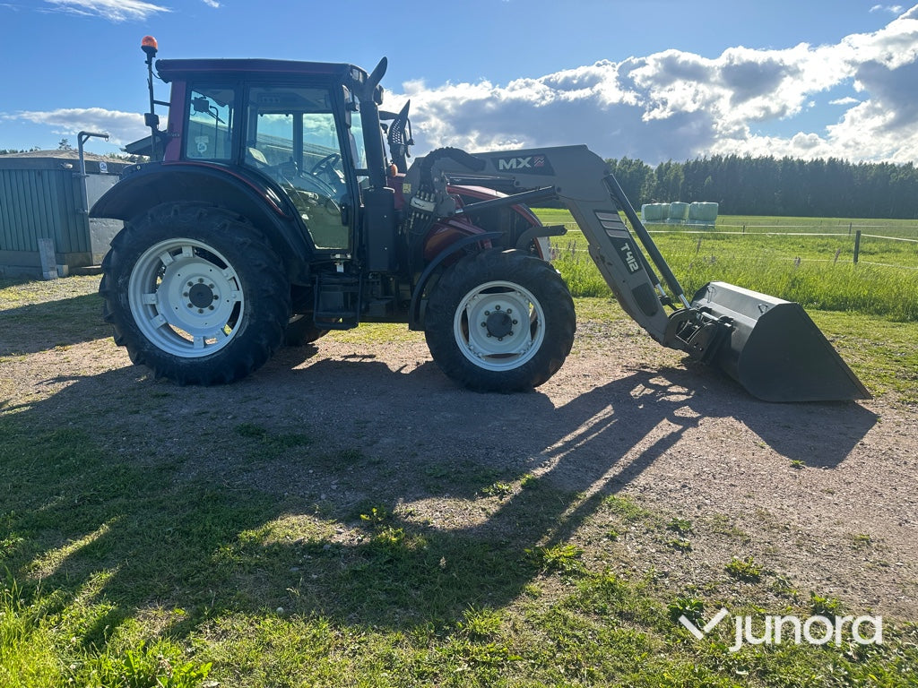 Traktor med lastare - Valtra, N113