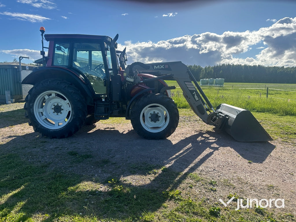 Traktor med lastare - Valtra, N113