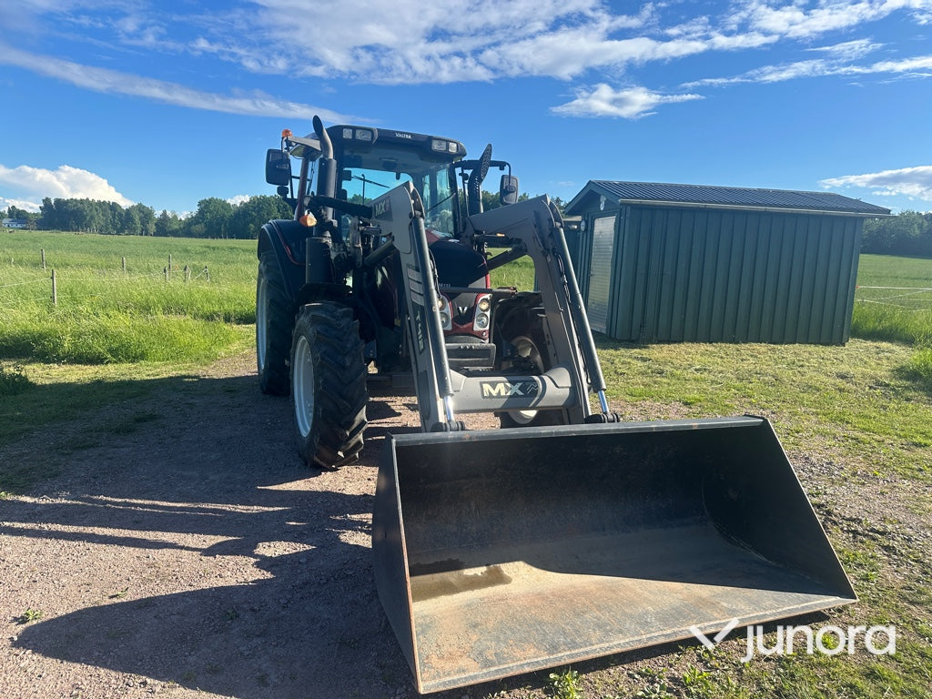 Traktor med lastare - Valtra, N113