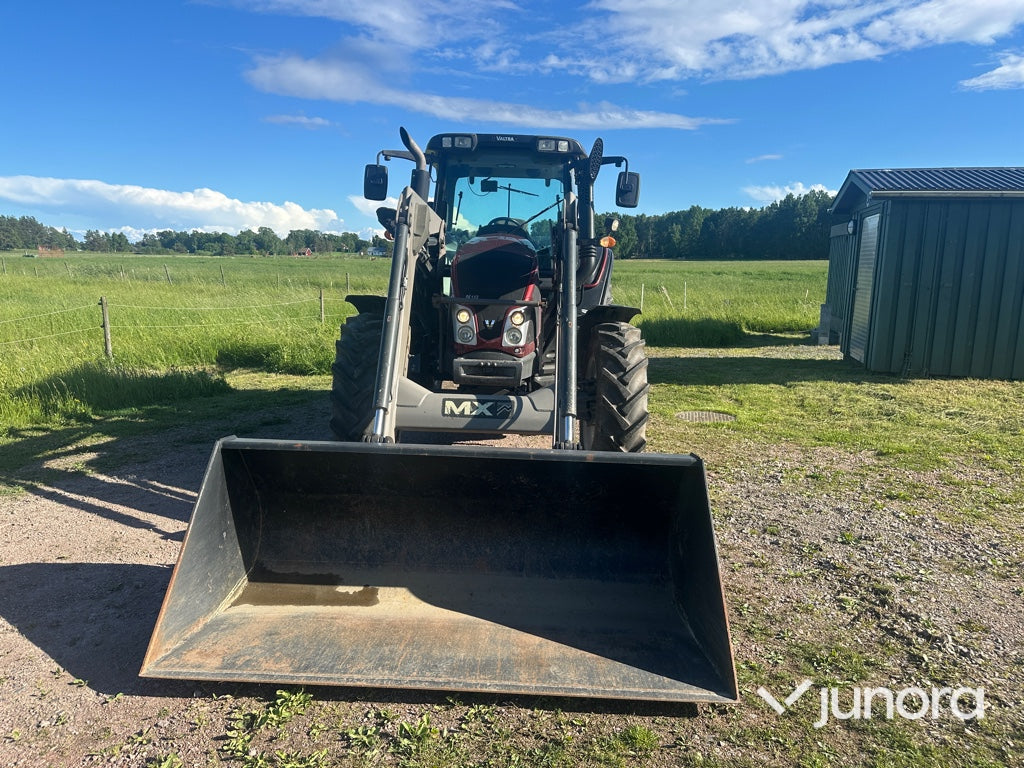 Traktor med lastare - Valtra, N113