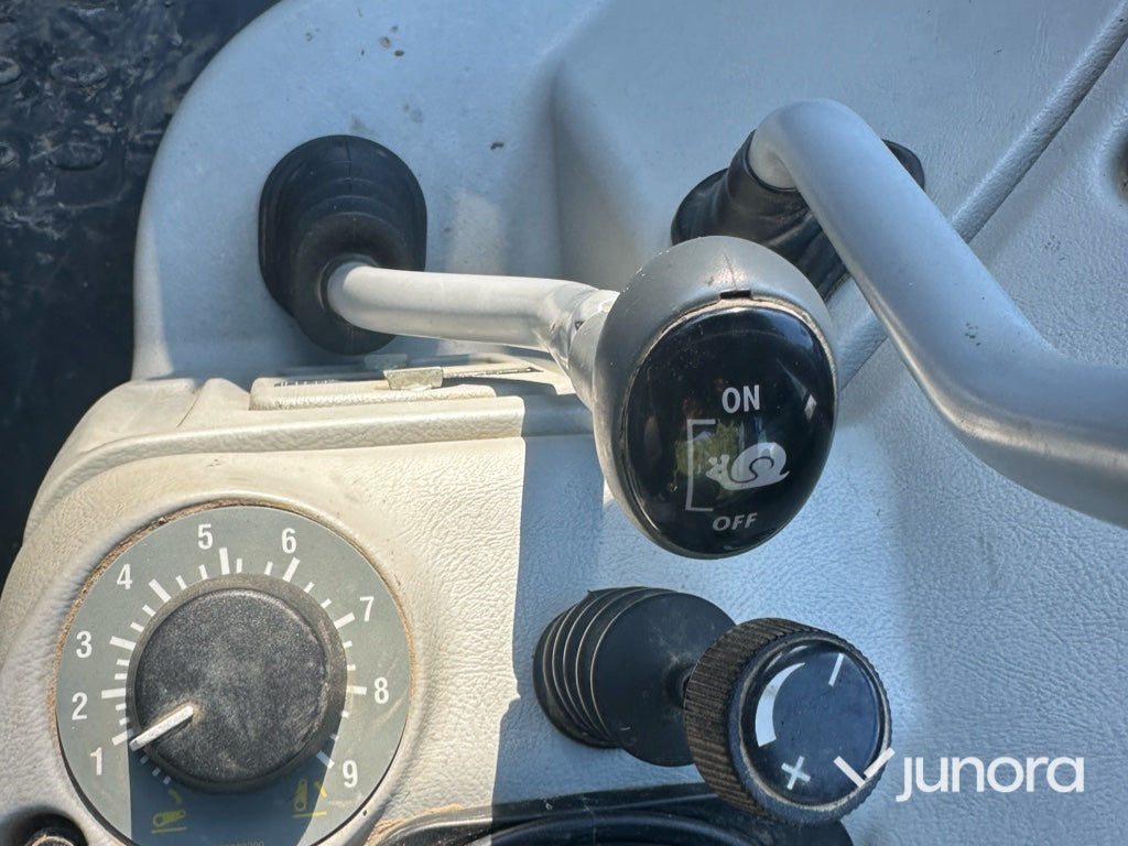 Traktor med lastare - Valtra, N113
