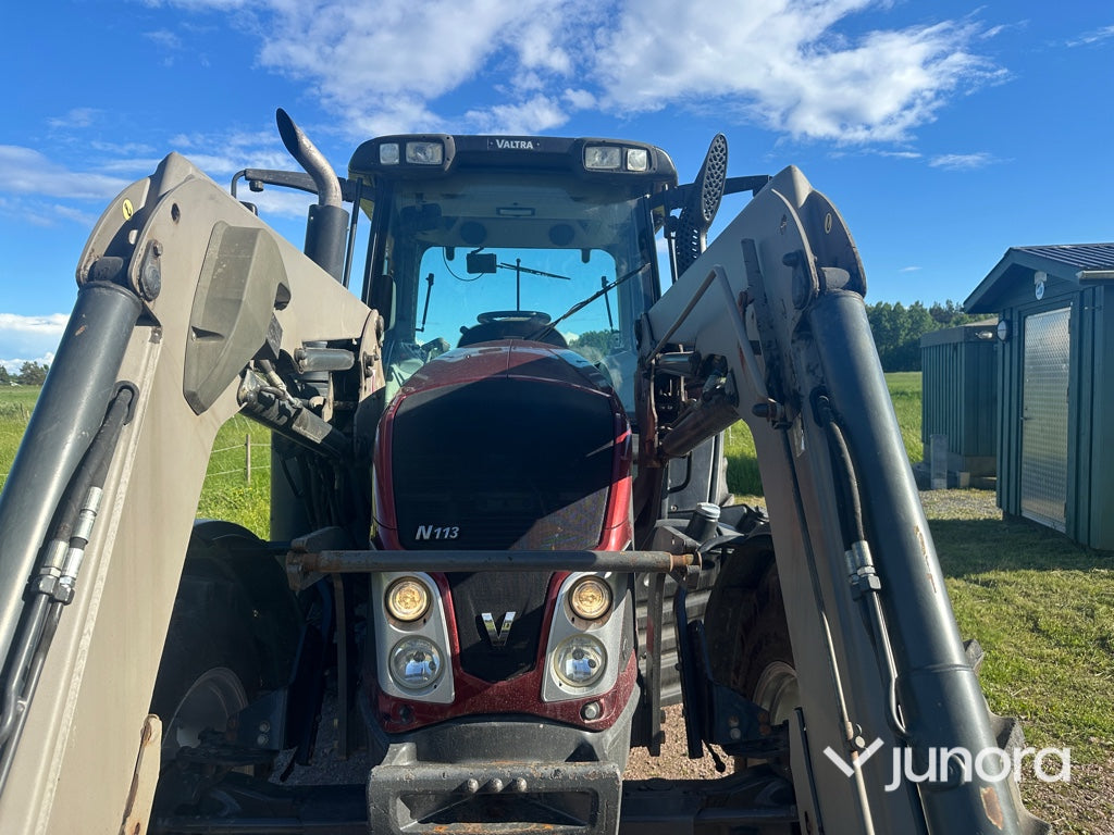 Traktor med lastare - Valtra, N113